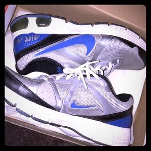Size 9 Nike Air-Max